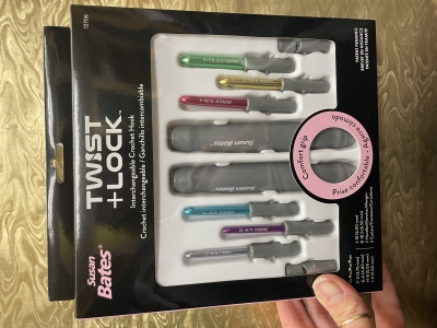 Twist + Lock Interchangeable crochet hooks